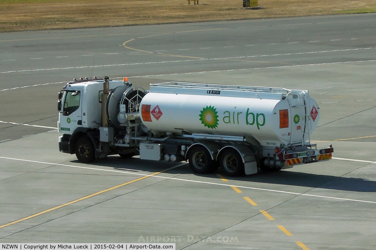 Wellington International Airport, Wellington New Zealand (NZWN) - Jetfuel tanker