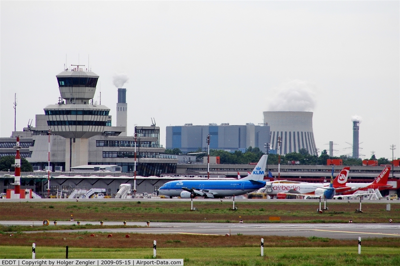 Tegel International Airport (closing in 2011), Berlin Germany (EDDT) - Southern view to apron and terminal building....