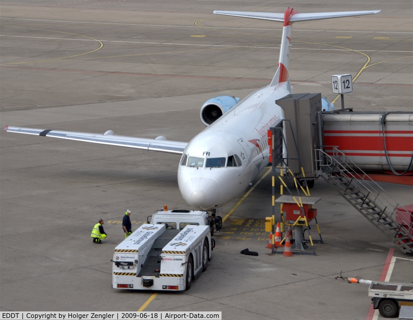 Tegel International Airport (closing in 2011), Berlin Germany (EDDT) - Pusher crew seems to have some obstacles ....