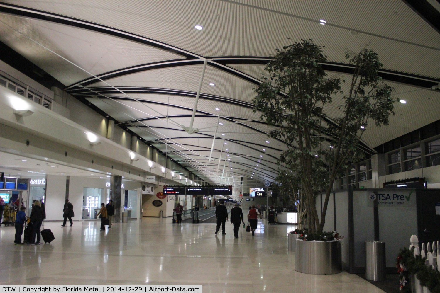 Detroit Metropolitan Wayne County Airport (DTW) - McNamara Terminal