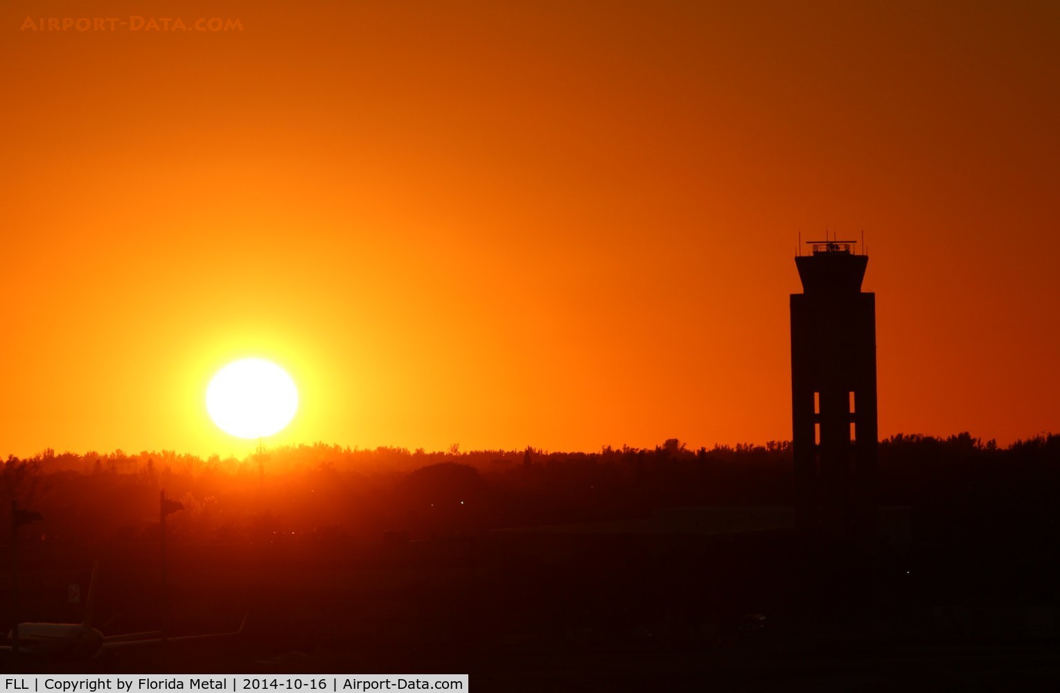 Fort Lauderdale/hollywood International Airport (FLL) - Sunset with tower