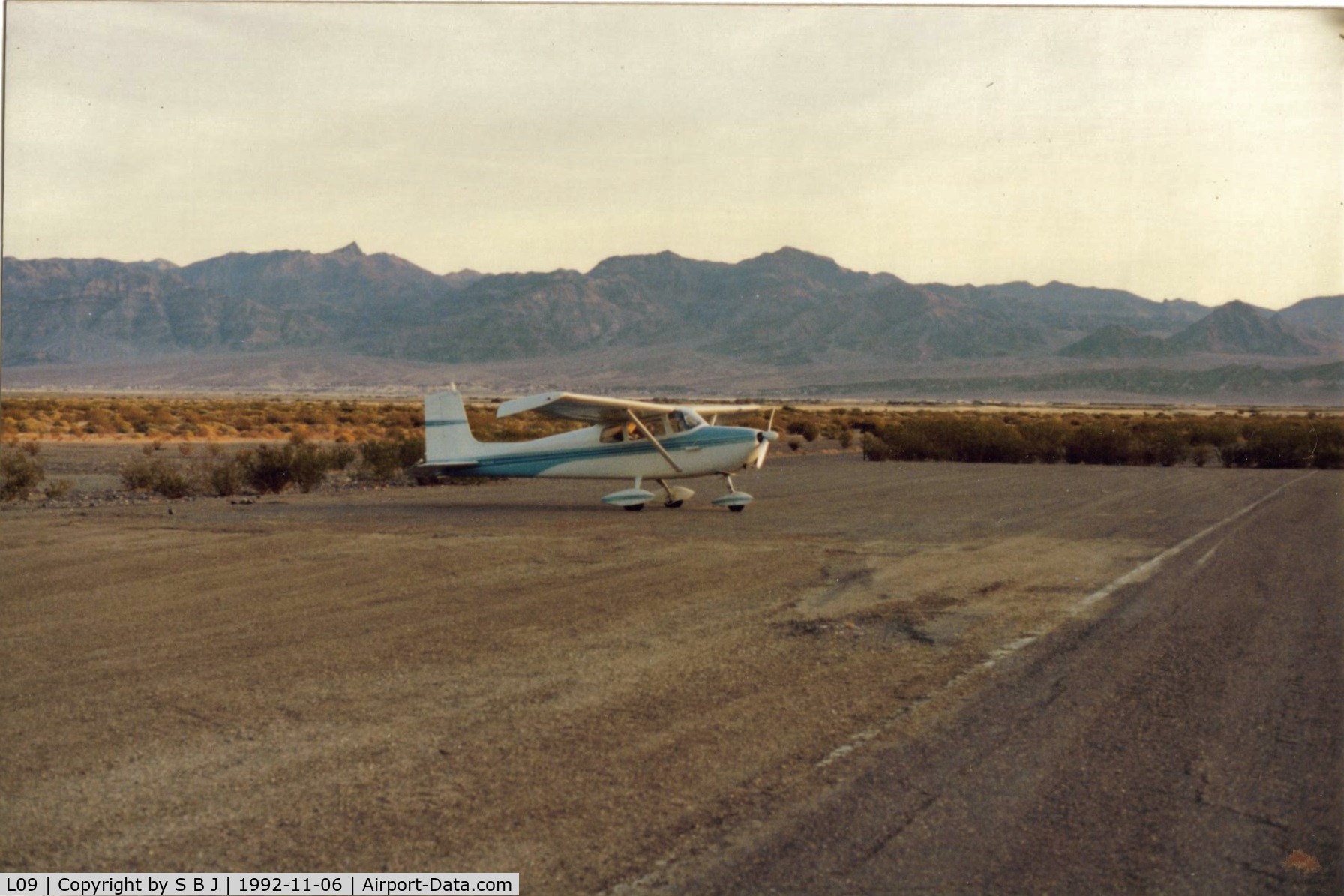 Stovepipe Wells Airport (L09) - 69E at the limited parking area at Stovepipe Wells, but on this day as you can see, it was not overcrowded.