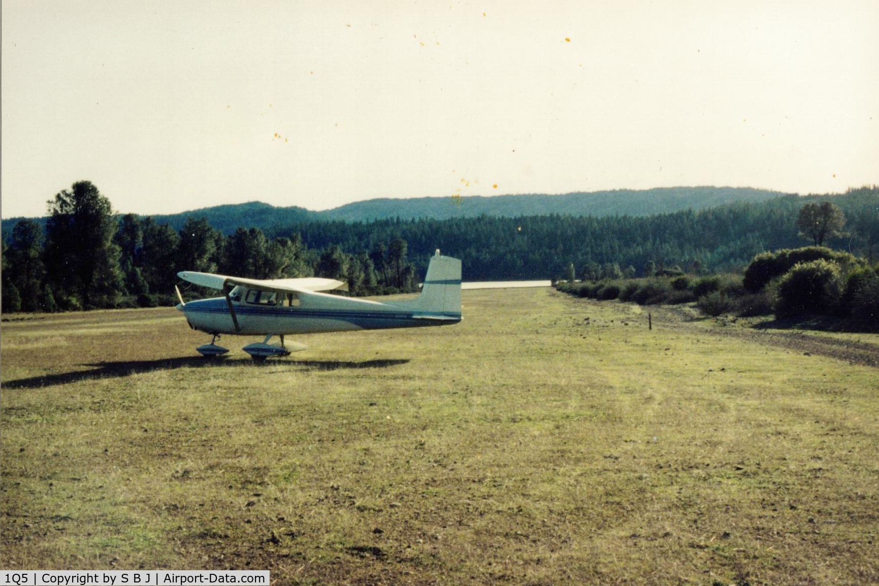 Gravelly Valley Airport (1Q5) - 69E at the north end with view to the south.