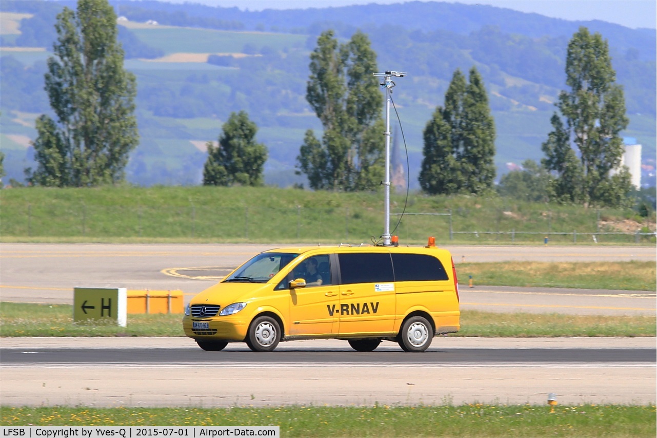 EuroAirport Basel-Mulhouse-Freiburg, Basel (Switzerland), Mulhouse (France) and Freiburg (Germany) France (LFSB) - Runway calibration, Bâle-Mulhouse airport (LFSB-BSL)