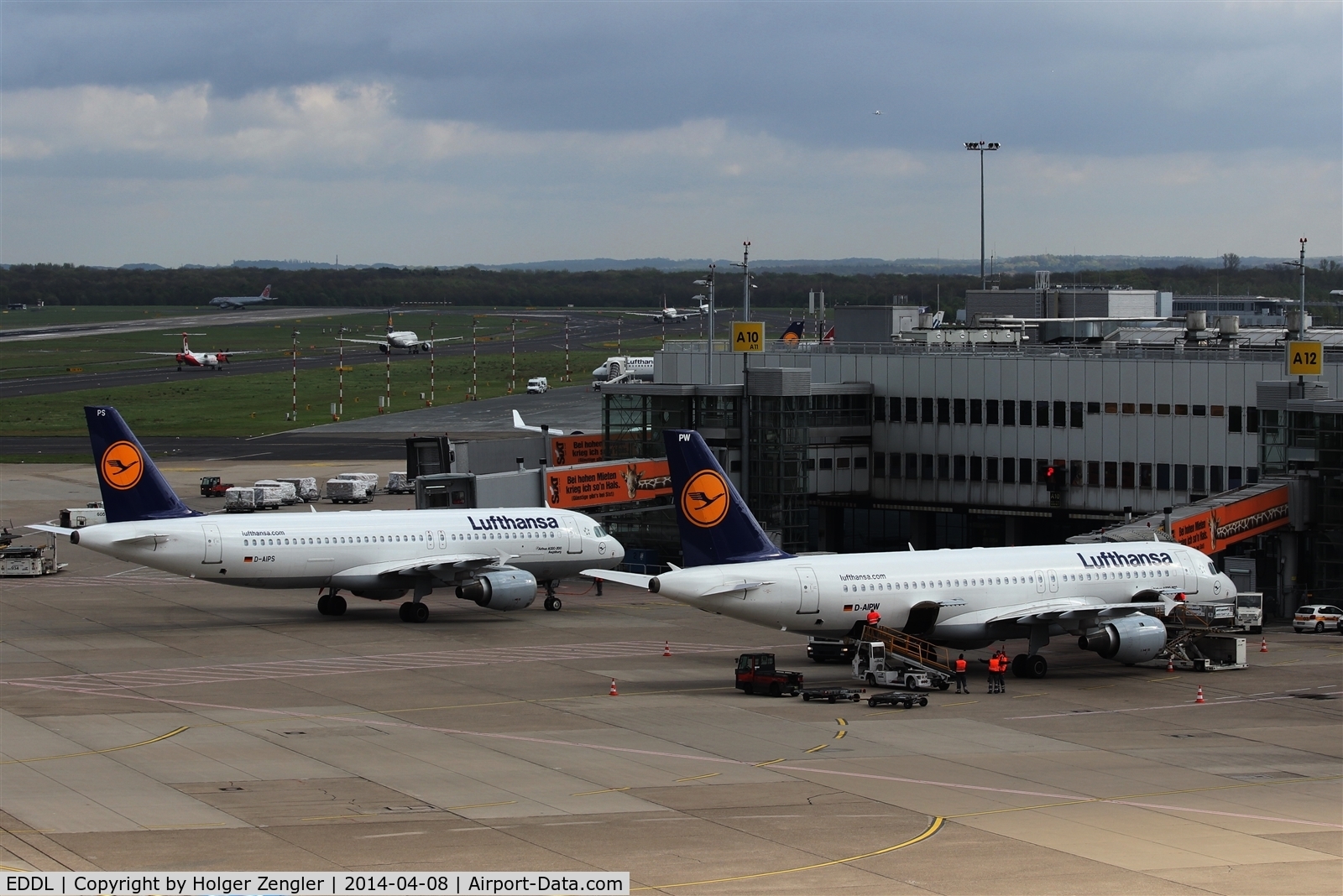 Düsseldorf International Airport, Düsseldorf Germany (EDDL) - Staying, waiting, coming, going - life on airport...