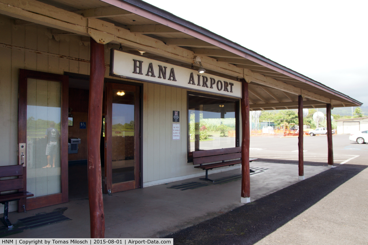 Hana Airport (HNM) - Passenger terminal