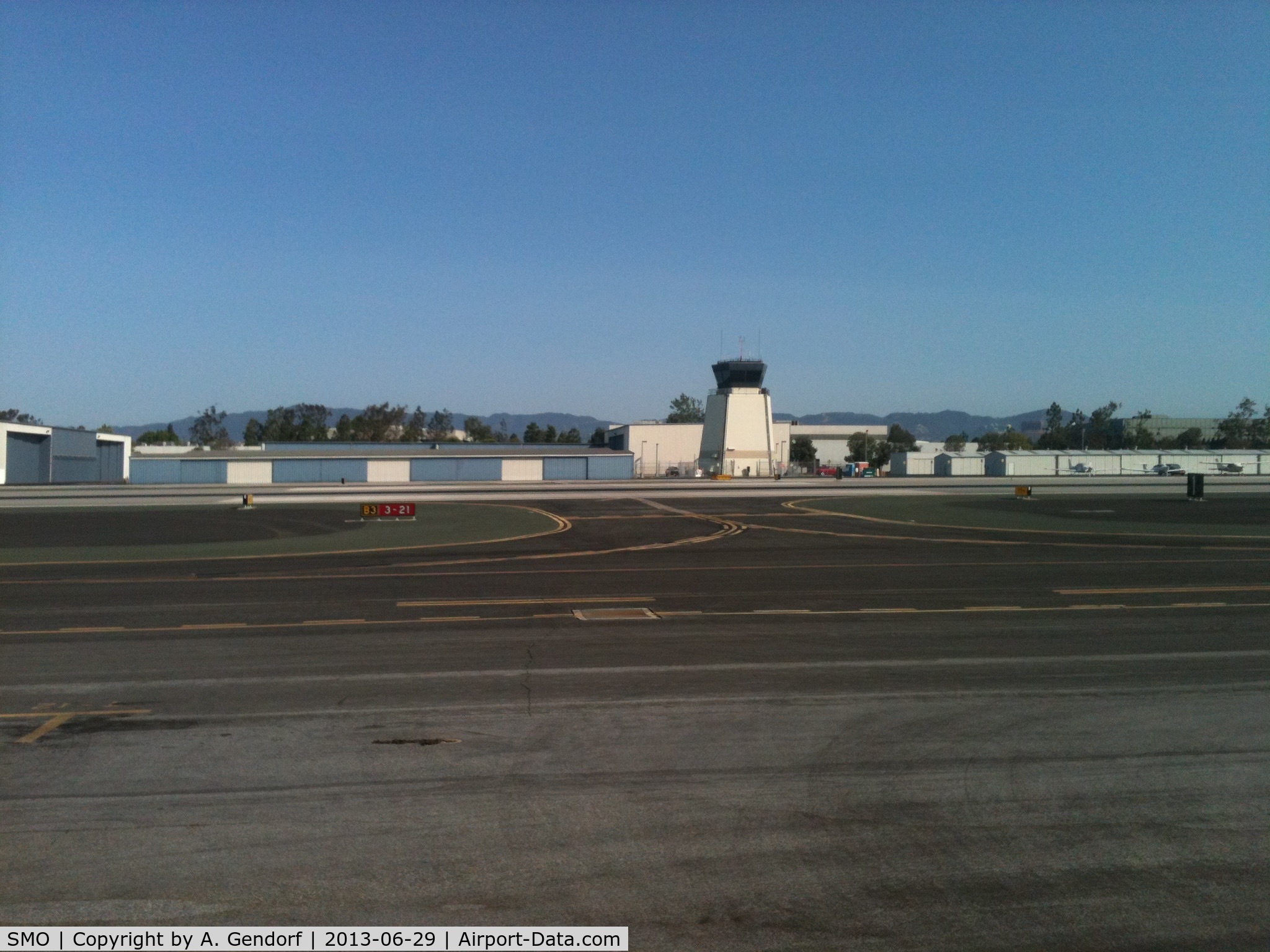 Santa Monica Municipal Airport (SMO) - View over the runway to the tower