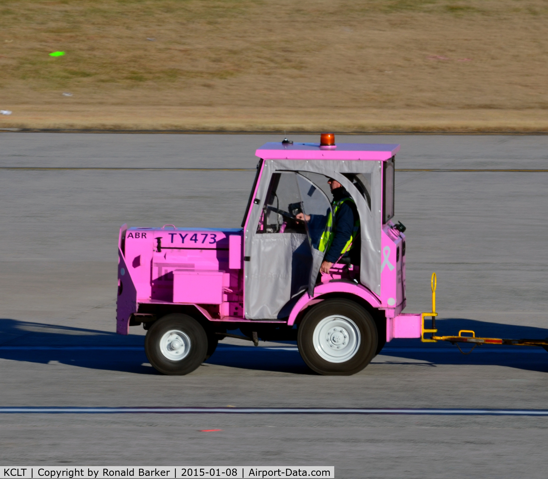 Charlotte/douglas International Airport (CLT) - Pink tug CLT TY473