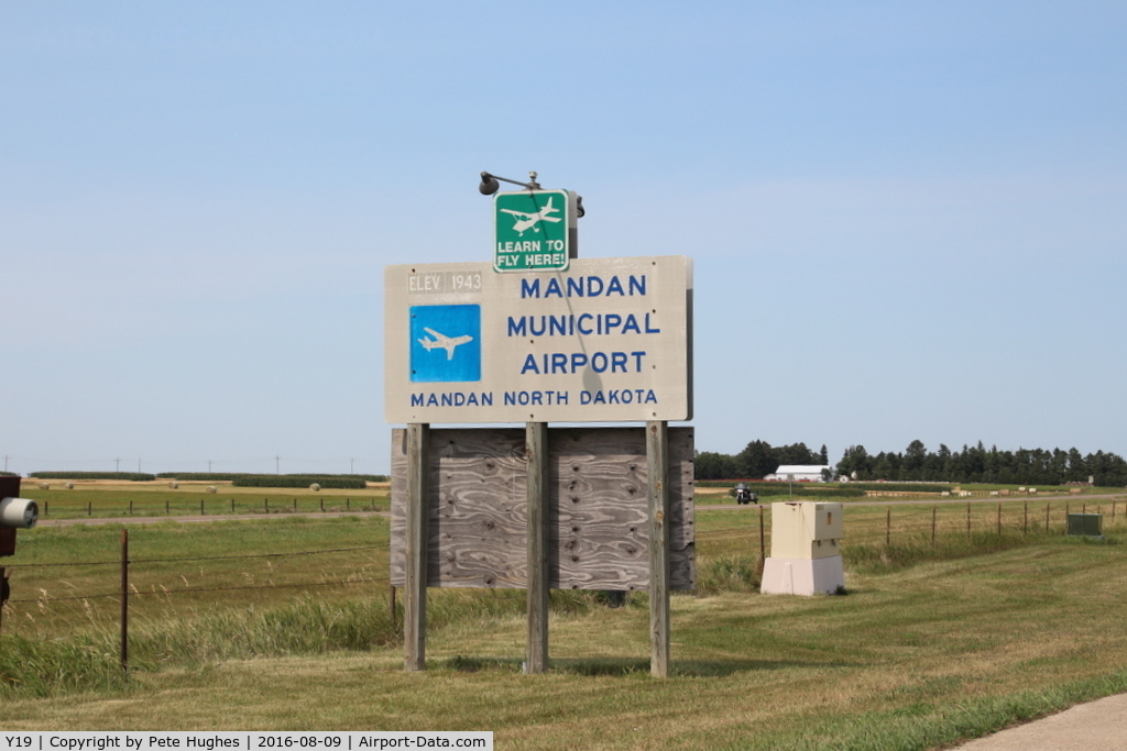 Mandan Municipal Airport (Y19) - Mandan, ND