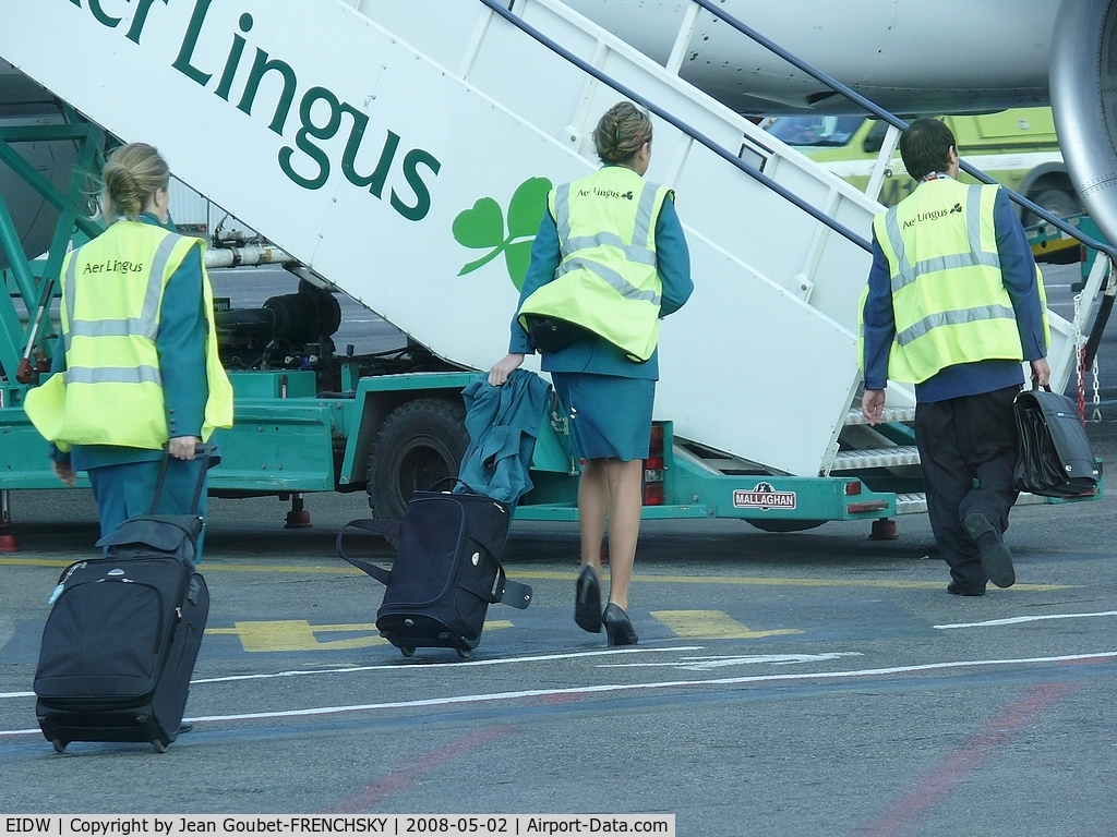 Dublin International Airport, Dublin Ireland (EIDW) - crew Aer Lingus boarding