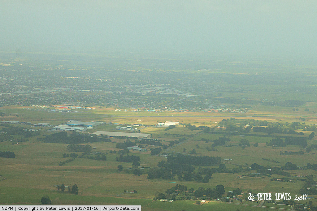 Palmerston North International Airport, Palmerston North New Zealand (NZPM) - Descending from the north to join base for RW25
