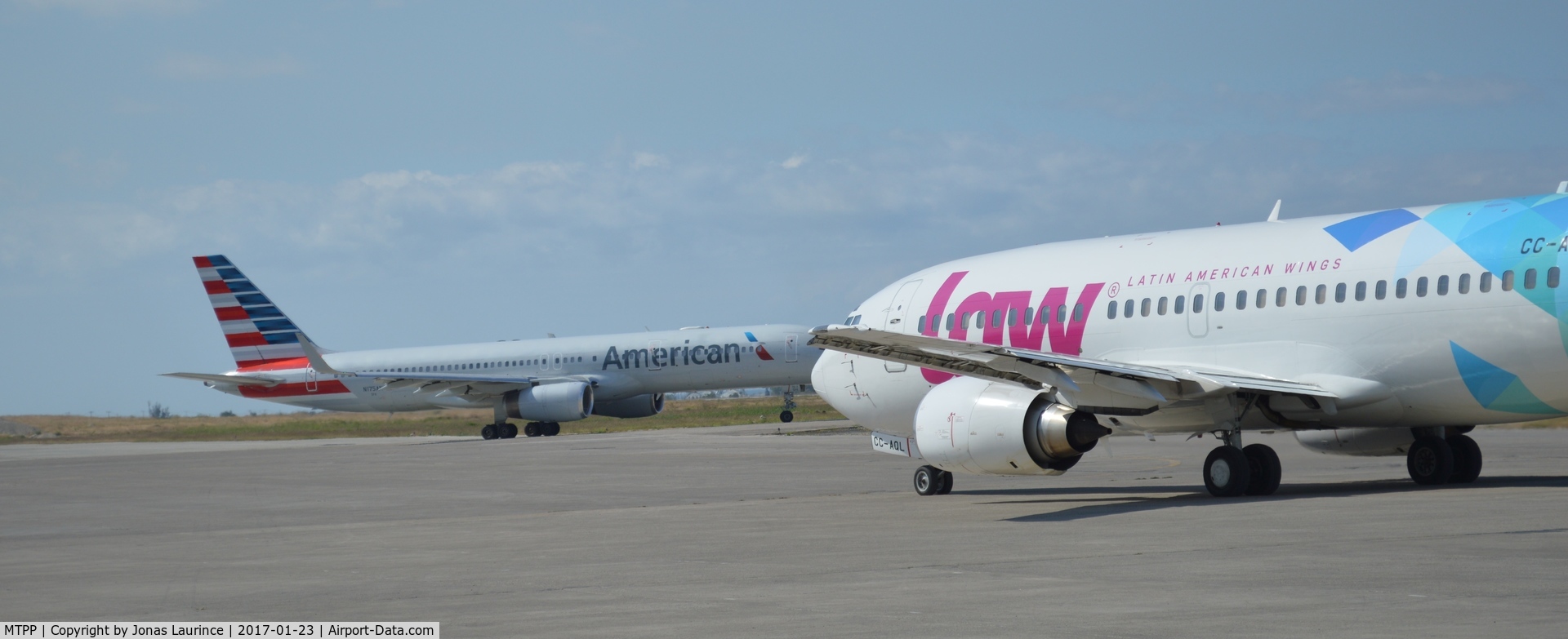 Port-au-Prince International Airport (Toussaint Louverture Int'l), Port-au-Prince Haiti (MTPP) - Aircrafts American Airlines and Latin American Wings at PAP