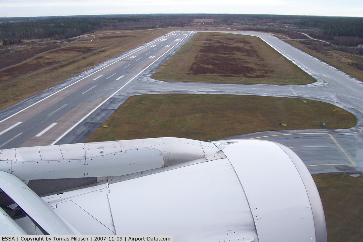 Stockholm-Arlanda Airport, Stockholm Sweden (ESSA) - Final approach to Arlanda onboard D-ABGG, Air Berlin flight from Berlin-Tegel