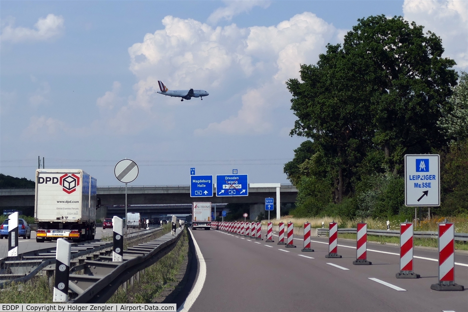 Leipzig/Halle Airport, Leipzig/Halle Germany (EDDP) - Inbound traffic for rwy 08L observed from Autobahn A9 (Berlin-Munich)