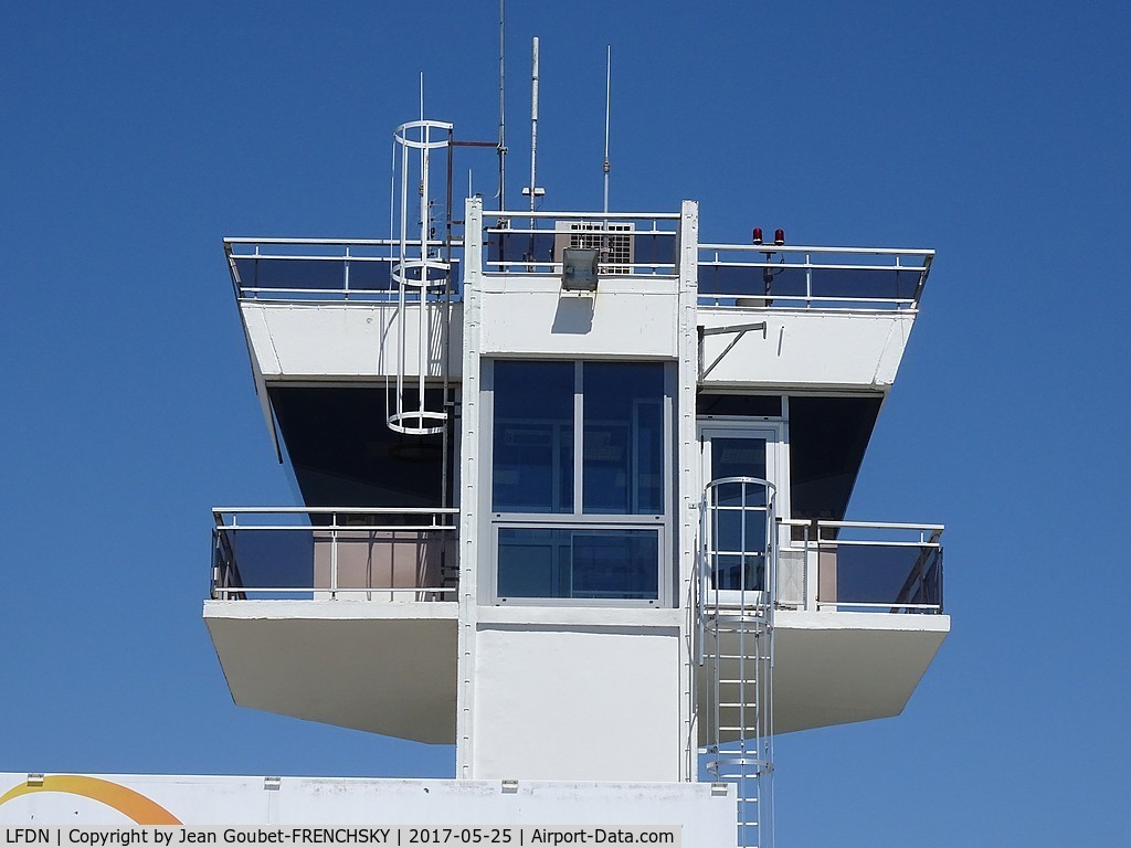 Rochefort Saint-Agnant Airport, Rochefort France (LFDN) - civil tower