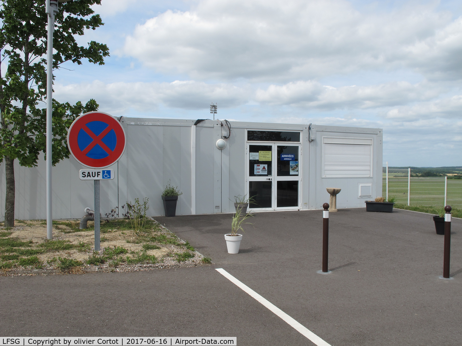Épinal Mirecourt Airport, Épinal France (LFSG) - the arrivals terminal !