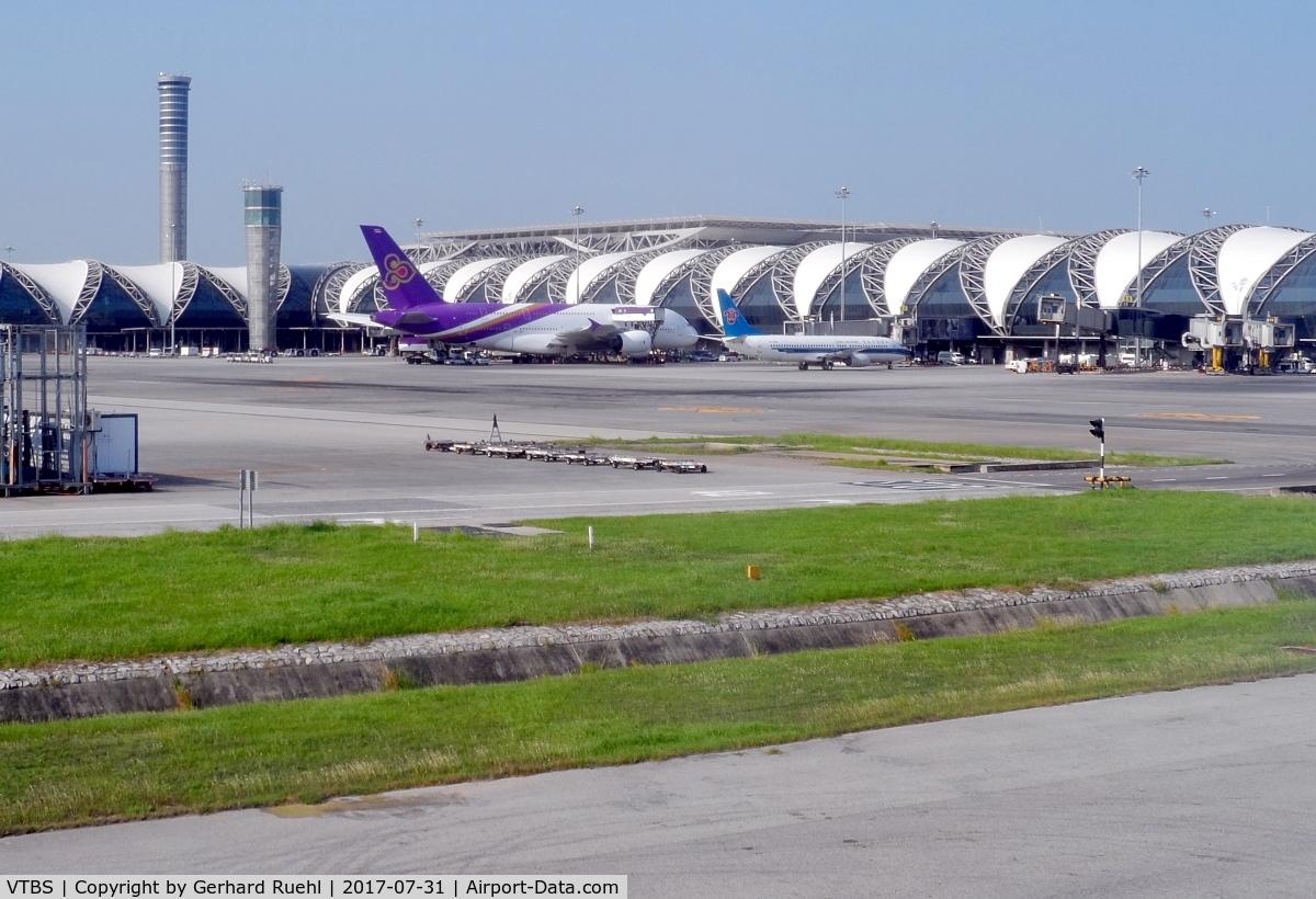 Suvarnabhumi Airport (New Bangkok International Airport), Samut Prakan (near Bangkok) Thailand (VTBS) - Tower and Terminal