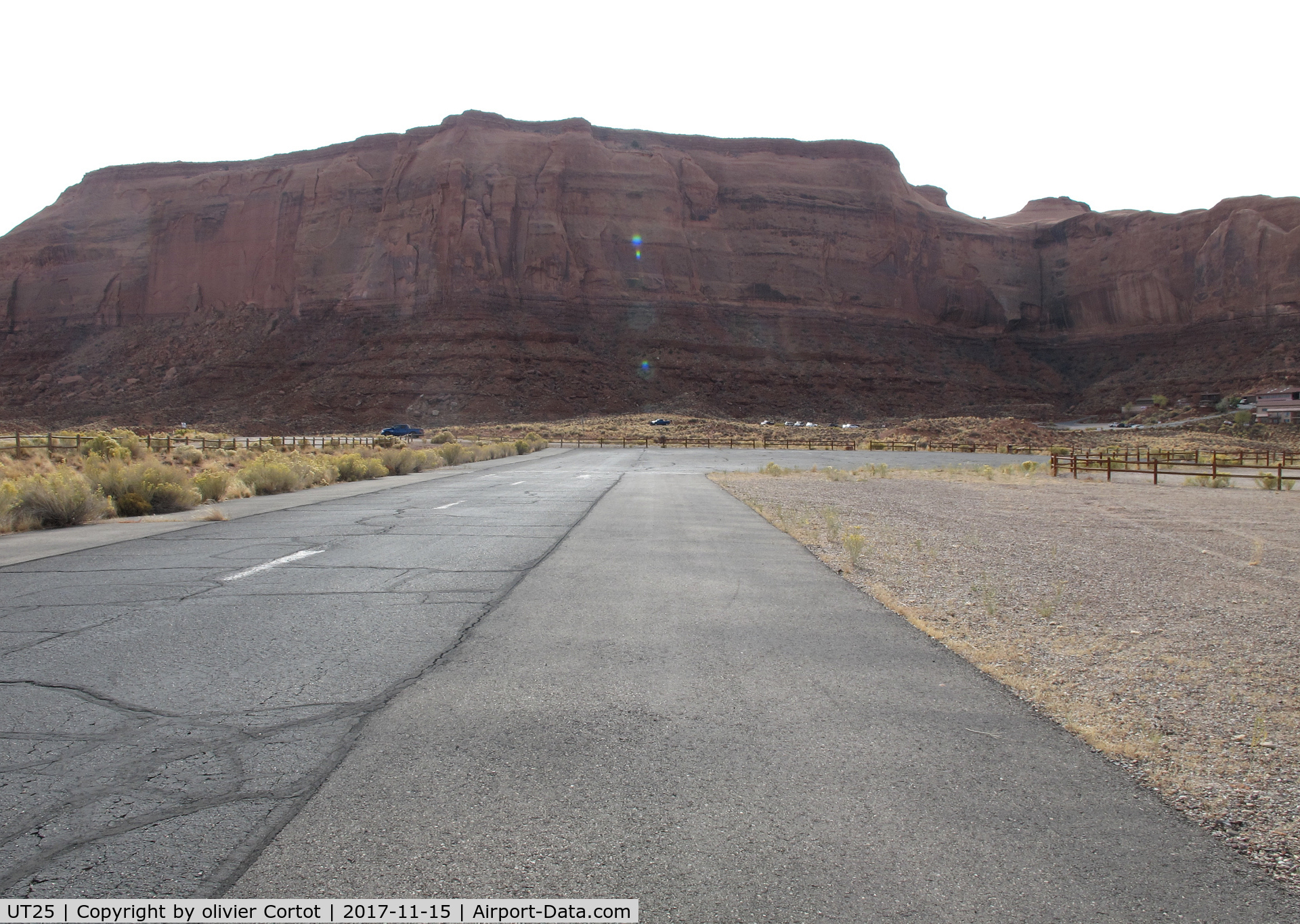 Monument Valley Airport (UT25) - Wrong way to take off !