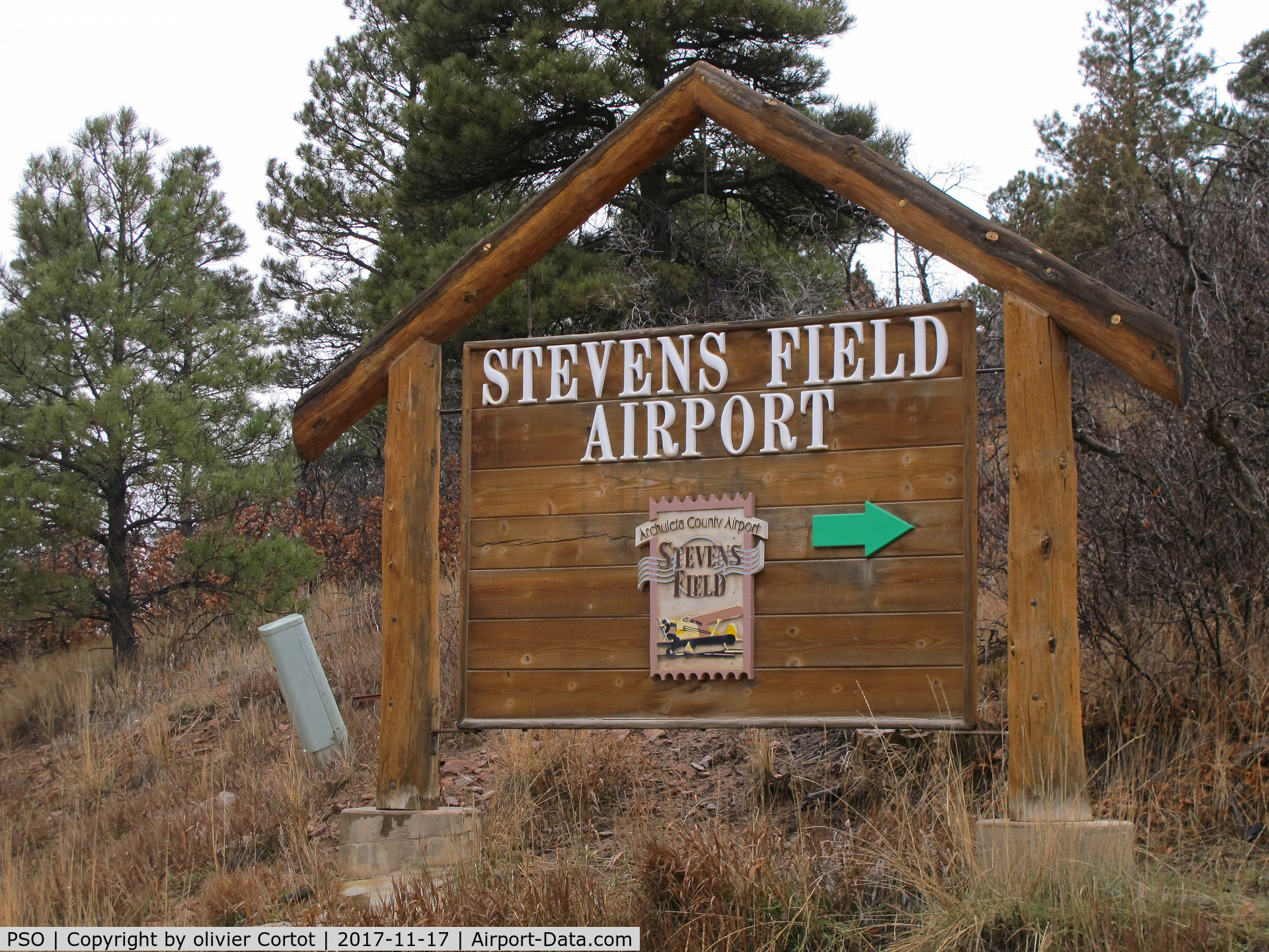 Stevens Field Airport (PSO) - the road sign