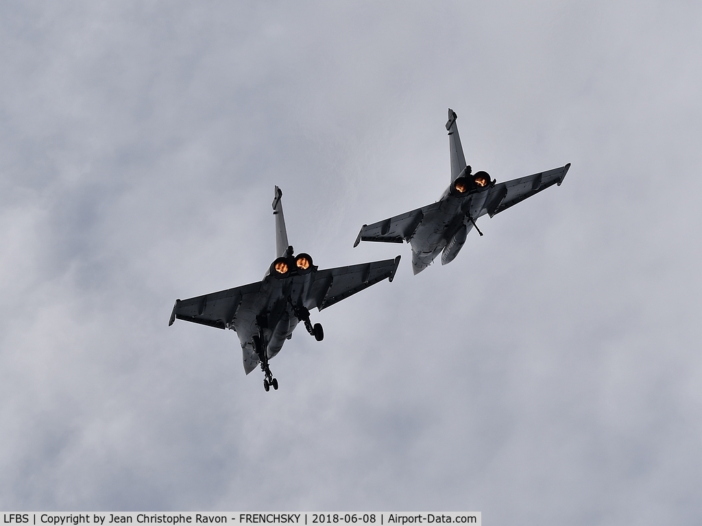 Biscarrosse Airport, Parentis Airport France (LFBS) - RAFALE MARINE (training for Biscarrosse show 2018)