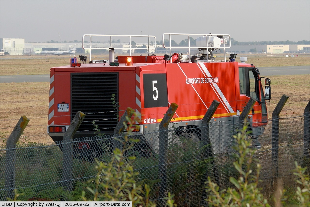 Bordeaux Airport, Merignac Airport France (LFBD) - Fire truck, Bordeaux-Mérignac airport (LFBD-BOD)