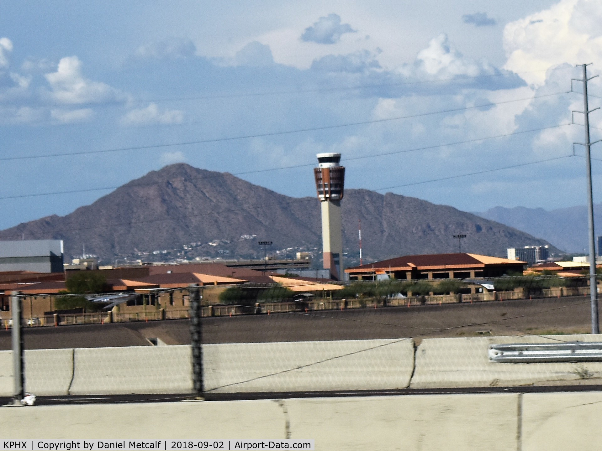 Phoenix Sky Harbor International Airport (PHX) - A view of the Phoenix Sky Harbor International Airport from the I-10