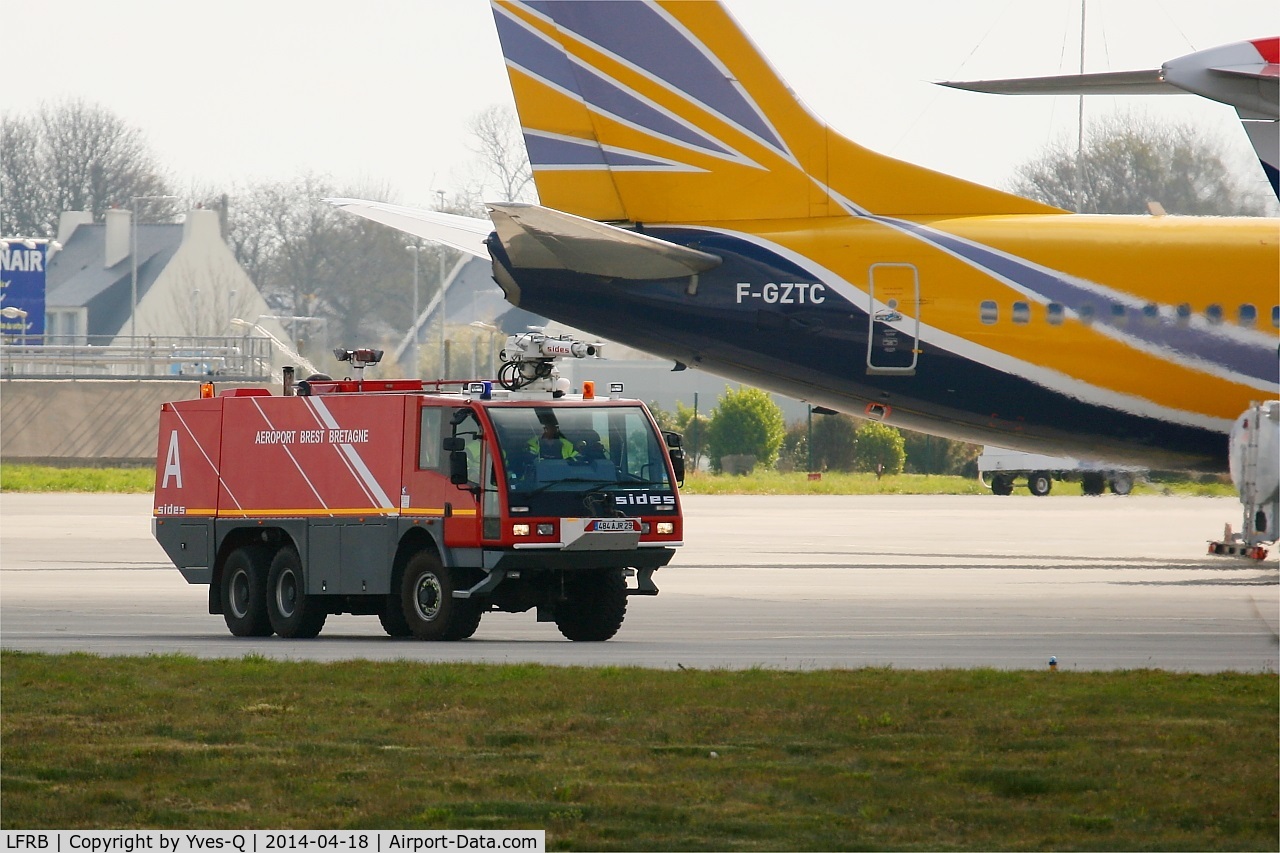 Brest Bretagne Airport, Brest France (LFRB) - Fire protection during refueling operation, Brest-Bretagne airport (LFRB-BES)