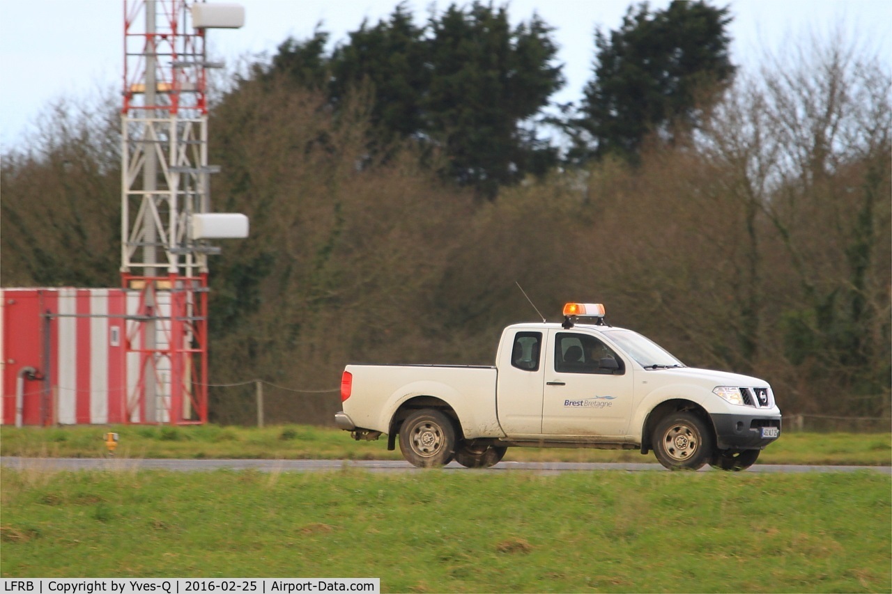 Brest Bretagne Airport, Brest France (LFRB) - Runway control, Brest-Bretagne airport (LFRB-BES)