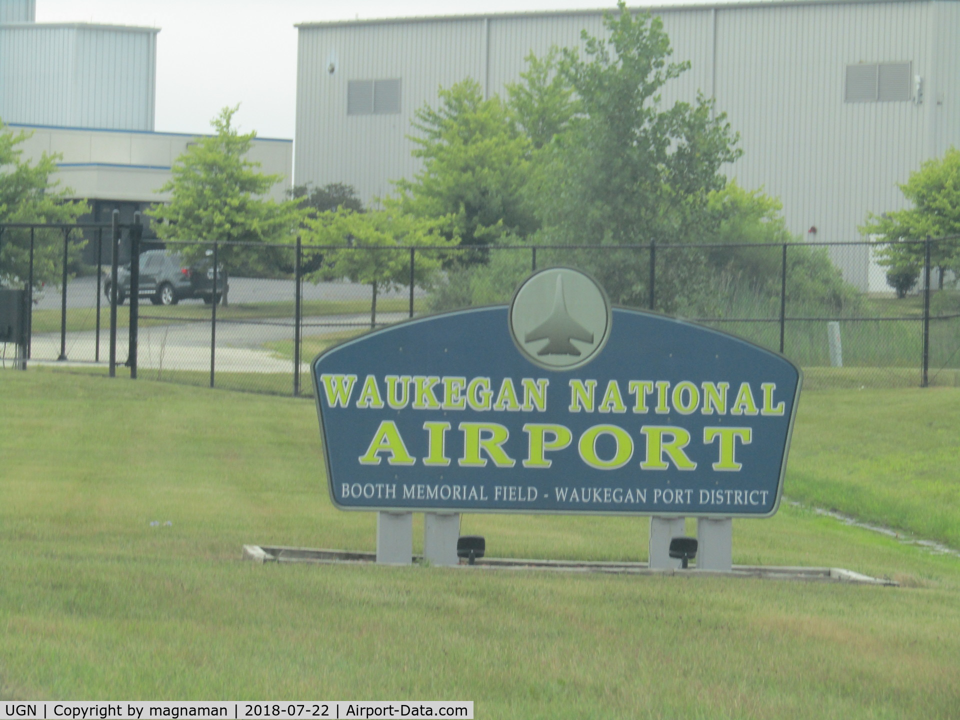 Waukegan Regional Airport (UGN) - entry sing on way into airport