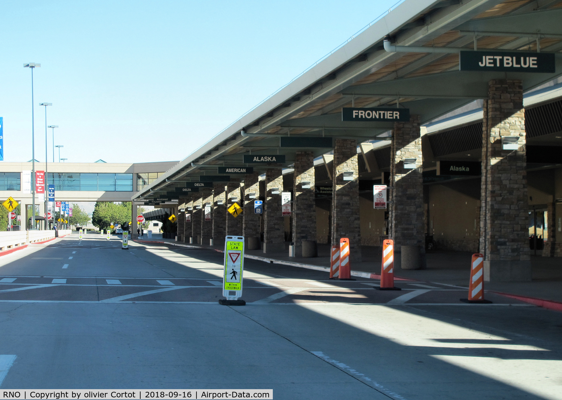 Reno/tahoe International Airport (RNO) - passengers drop zone