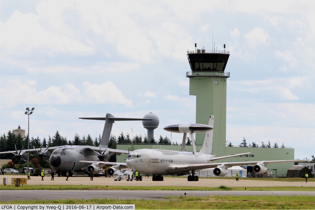 LFOA Airport - Avord air base 702 (LFOA)