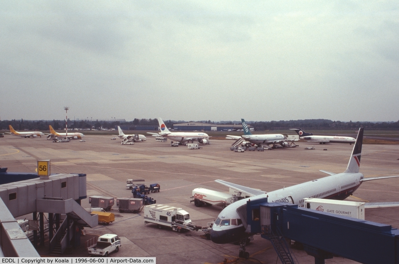 Düsseldorf International Airport, Düsseldorf Germany (EDDL) - Traffic in DUS. Loooong ago.