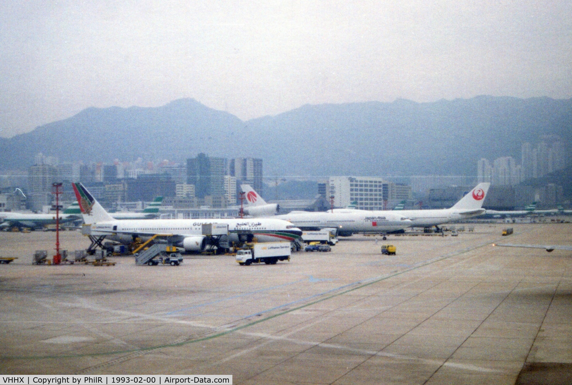 Kai Tak Airport (closed 1998), Kowloon Hong Kong (VHHX) - Sacn of a photo landing at Kai Tak 02.93