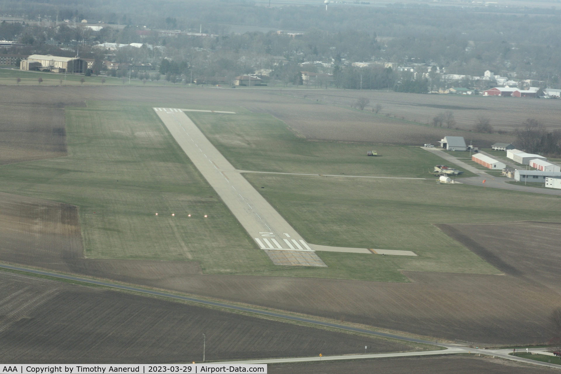 Logan County Airport (AAA) - Logan County airport, Lincoln IL USA, turning on to final