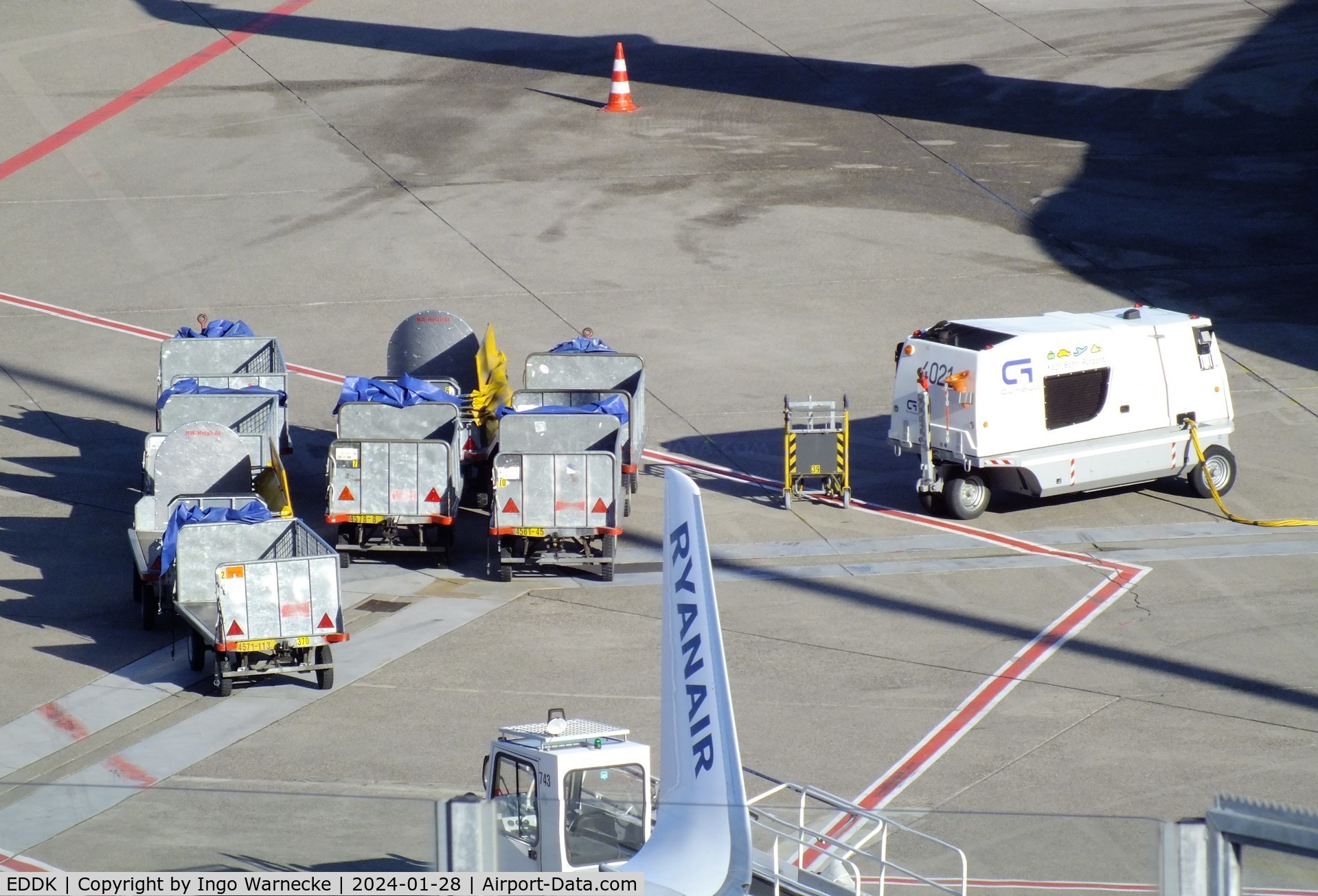 Cologne Bonn Airport, Cologne/Bonn Germany (EDDK) - empty baggage train and generator trailer at Köln/Bonn airport