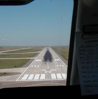 Denver International Airport (DEN) - N27MJ on finals at runway 35R - by Syed Rasheed