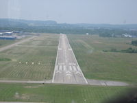 Fairfield County Airport (LHQ) - Short final for 28 - by Bob Simmermon