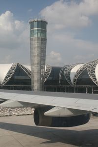 Suvarnabhumi Airport (New Bangkok International Airport), Samut Prakan (near Bangkok) Thailand (VTBS) - arriving to gate - by Daniel Vanderauwera
