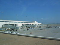 Southwest Florida International Airport (RSW) - Concourse C - by Mauricio Morro