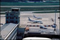 Bordeaux Airport, Merignac Airport France (LFBD) - du temps ou il n'y avait pas encore la porte ibérique.
Saab 2000 et 340 aux ex couleurs de Régional...! - by Jean Goubet/FRENCHSKY