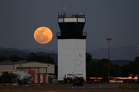 Mercedita Airport - Full Moon Mercedita's Tower...

{Nikon D60+Tamron SP70-300mm VC Di USD} - by Raymond De Jesus Asencio