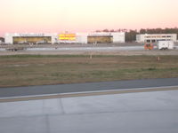George Bush Intercontinental/houston Airport (IAH) - continental/expressJet hanger - by christian maurer
