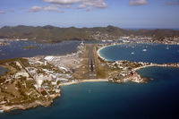 Princess Juliana International Airport, Philipsburg, Sint Maarten Netherlands Antilles (TNCM) - Crossing final approach to RWY 10 from 1000 feet. - by Levery