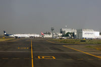Lic. Benito Juárez International Airport, Mexico City, Distrito Federal Mexico (MMMX) - Mexico City - by Micha Lueck