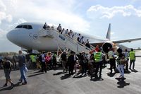 Frank País Airport - Crowded apron and the temperature at 6 p.m. is 39 degree Celsius... - by Holger Zengler